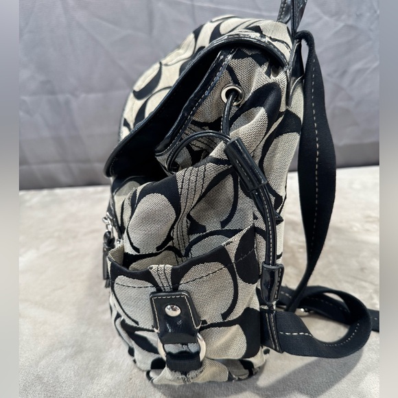 adventurer backpack lululemon City 20L In case anyone ever Color:MG Purple Squirrel Interior pockets hold the newsitenonf24